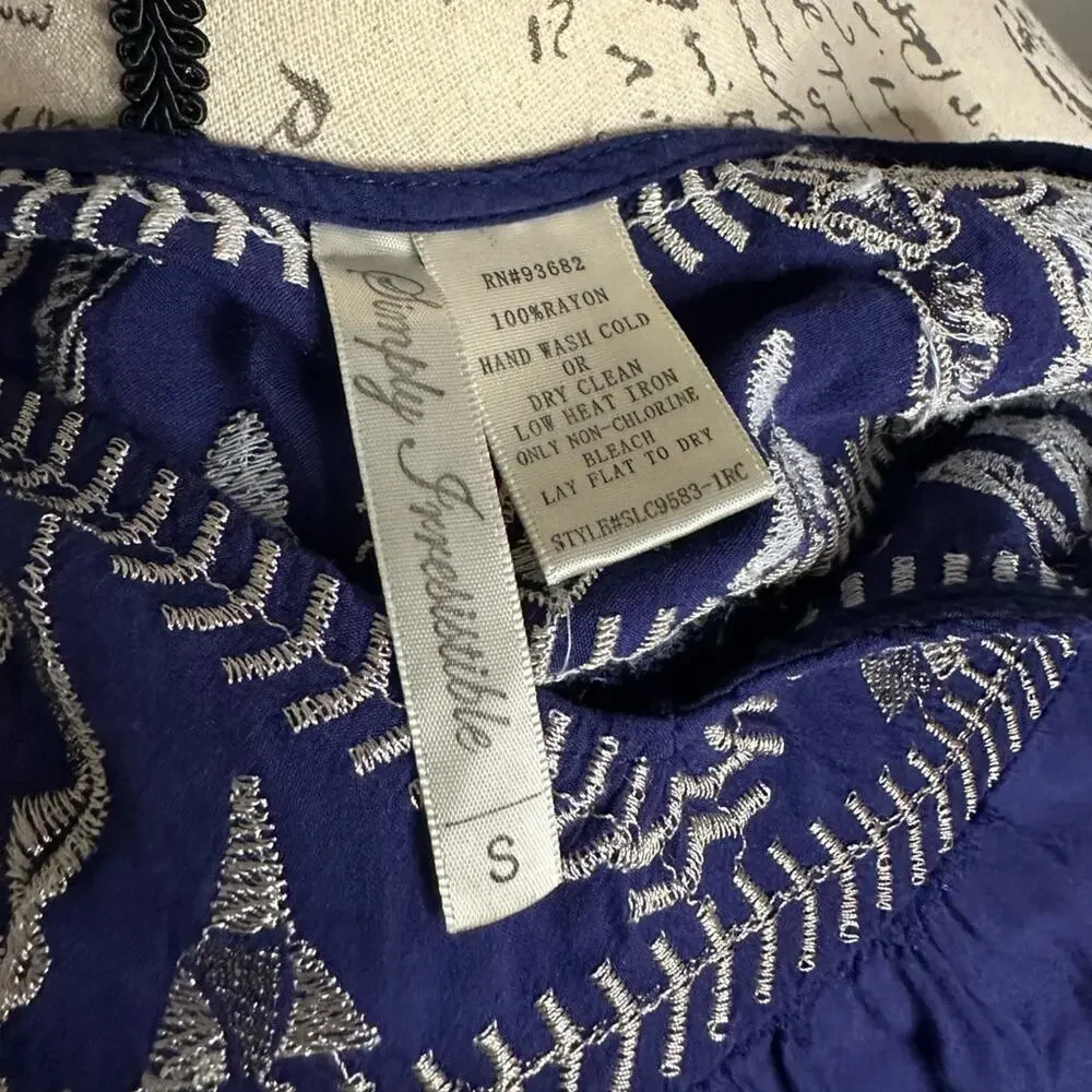 Simply Irresistible V-Neck Sleeveless Blouse Blue and Silver Size Small